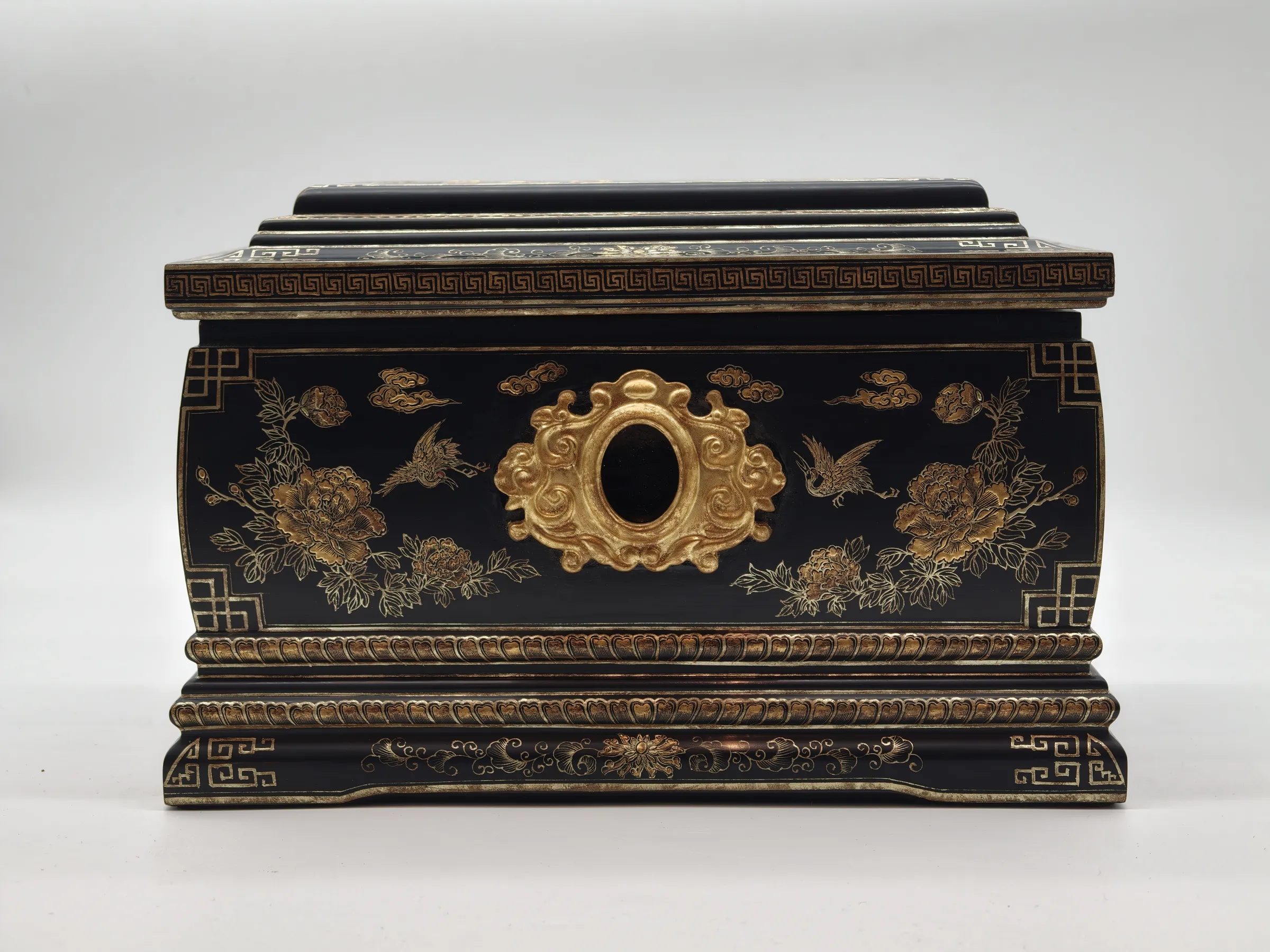 Lacquer urn detail in the atelier